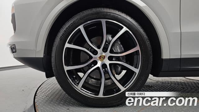 Porsche Cayenne 2023 — Şəkil 24/39