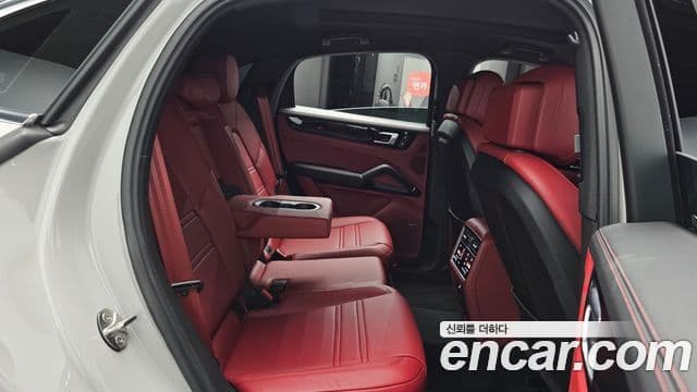 Porsche Cayenne 2023 — Şəkil 18/39