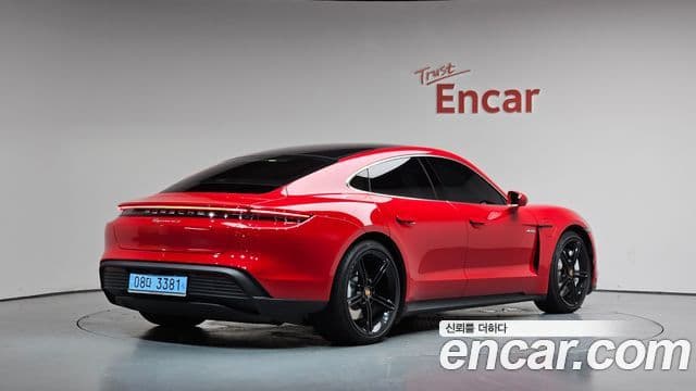 Porsche Taycan 2021 — ფოტო 19/39