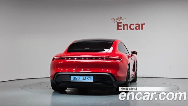 Porsche Taycan 2021 — ფოტო 25/39