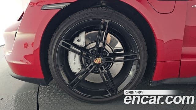 Porsche Taycan 2021 — ფოტო 23/39