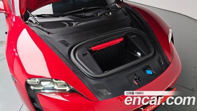 Porsche Taycan 2021 — ფოტო 28/39