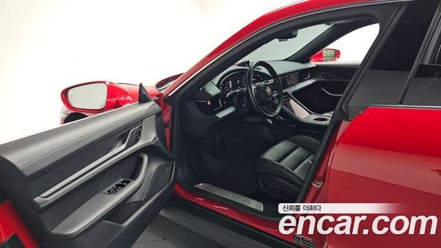 Porsche Taycan 2021 — ფოტო 4/39