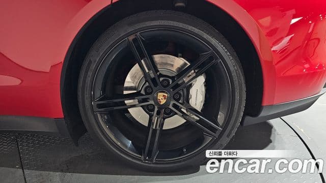 Porsche Taycan 2021 — ფოტო 13/39