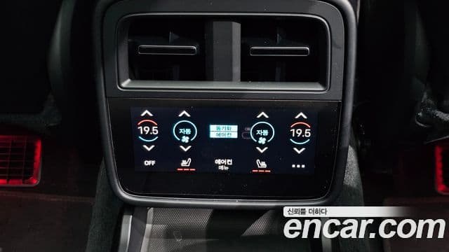 Porsche Taycan 2021 — ფოტო 17/39