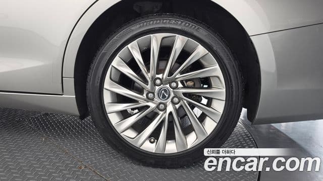 Lexus ES300h 2022 — ფოტო 4/37