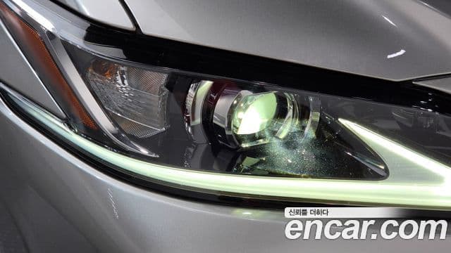 Lexus ES300h 2022 — ფოტო 21/37