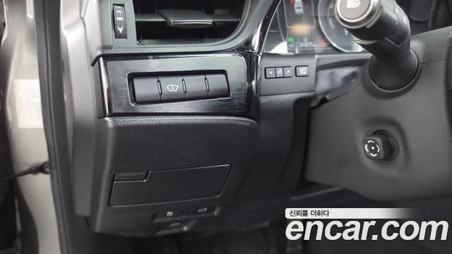 Lexus ES300h 2022 — ფოტო 18/37