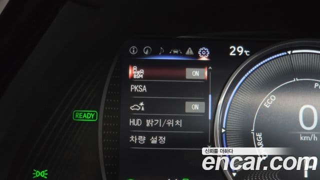 Lexus ES300h 2022 — ფოტო 8/37