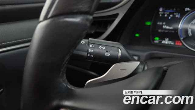 Lexus ES300h 2022 — ფოტო 9/37