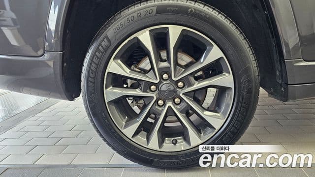 Jeep Grand Cherokee 2022 — Şəkil 11/33