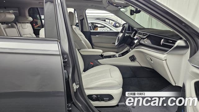 Jeep Grand Cherokee 2022 — Şəkil 20/33
