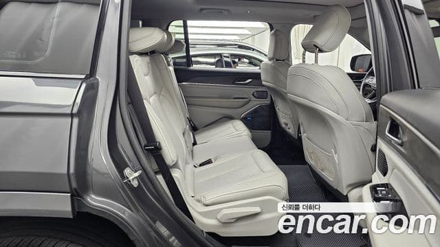 Jeep Grand Cherokee 2022 — Şəkil 8/33