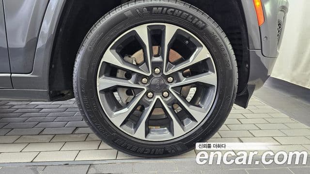 Jeep Grand Cherokee 2022 — Şəkil 26/33