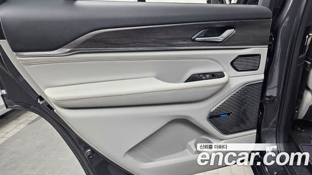 Jeep Grand Cherokee 2022 — Şəkil 13/33