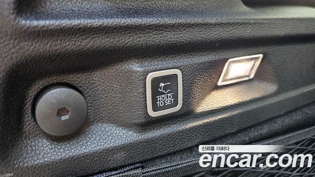 Jeep Grand Cherokee 2022 — Şəkil 17/33