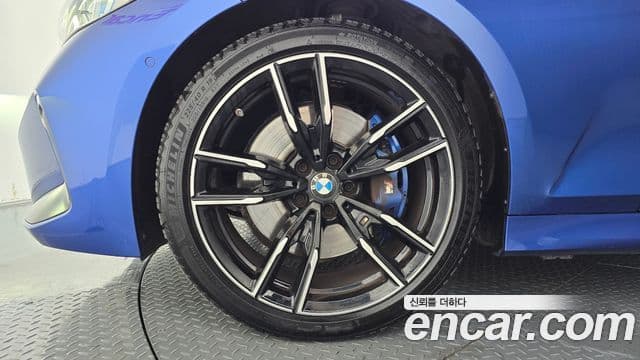 BMW 3 Series 2023 — Photo 13/33