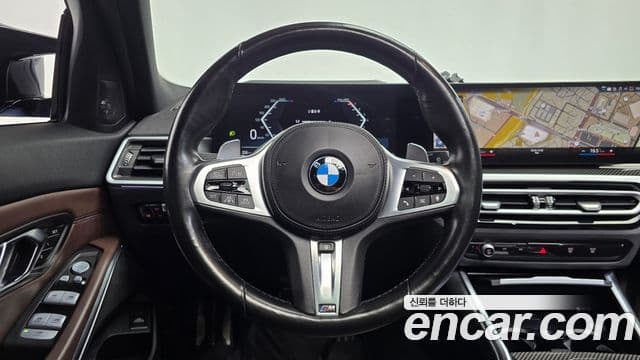 BMW 3 Series 2023 — Photo 24/33