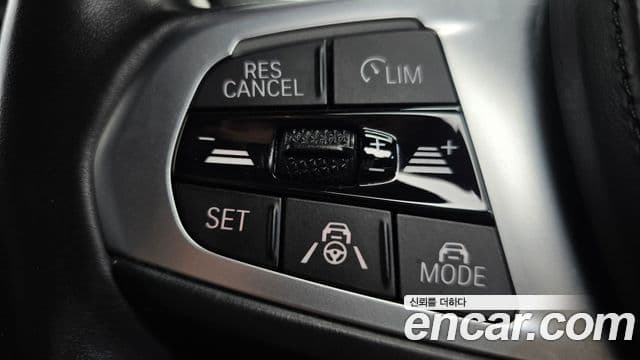 BMW 3 Series 2023 — Photo 28/33