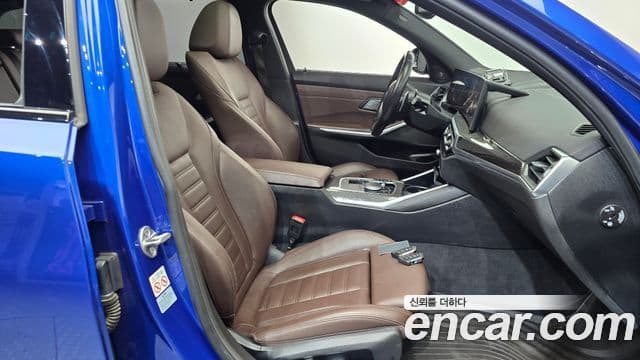 BMW 3 Series 2023 — Photo 16/33