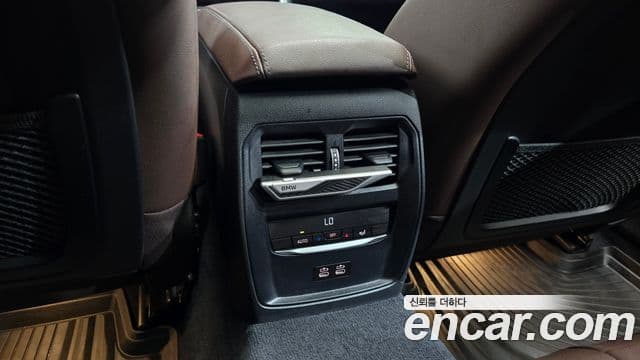 BMW 3 Series 2023 — Photo 19/33