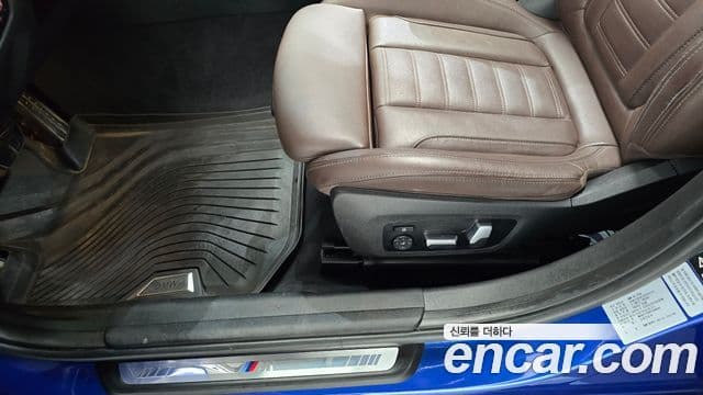 BMW 3 Series 2023 — Photo 25/33