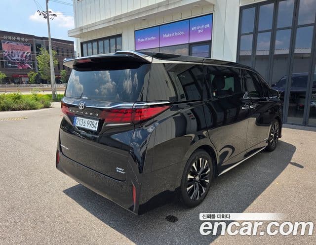 Toyota Alphard 2024 — Фото 2/10