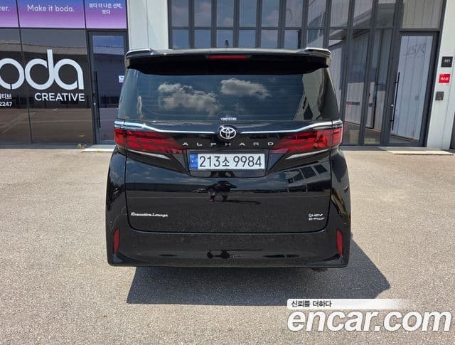 Toyota Alphard 2024 — Фото 4/10