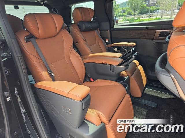 Toyota Alphard 2024 — Фото 6/10