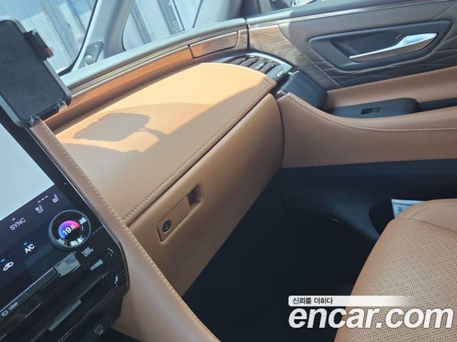 Toyota Alphard 2024 — Фото 7/10