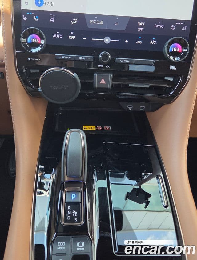 Toyota Alphard 2024 — Фото 9/10