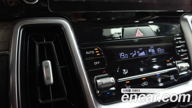 Kia Sorento 2021 — Фото 18/20