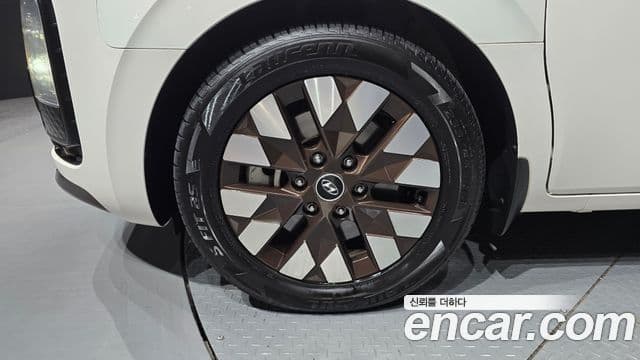 Hyundai Staria 2021 — Фото 5/20