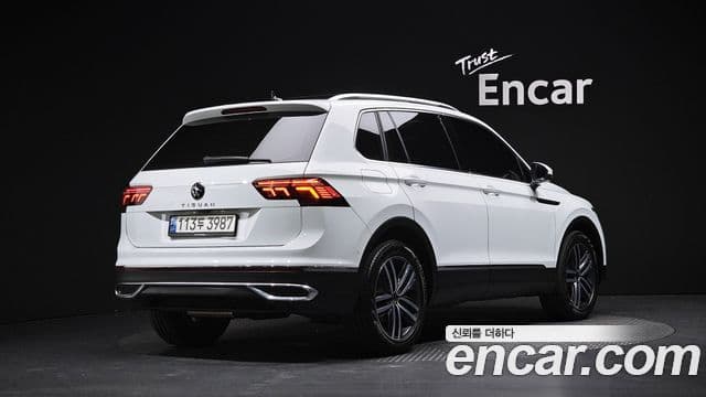 Volkswagen Tiguan 2022 — ფოტო 10/30