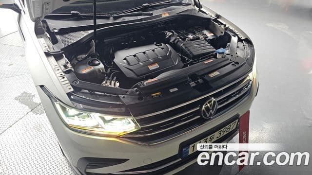 Volkswagen Tiguan 2022 — ფოტო 17/30