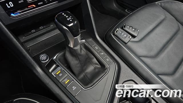 Volkswagen Tiguan 2022 — ფოტო 12/30