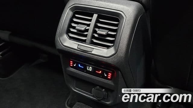 Volkswagen Tiguan 2022 — ფოტო 22/30