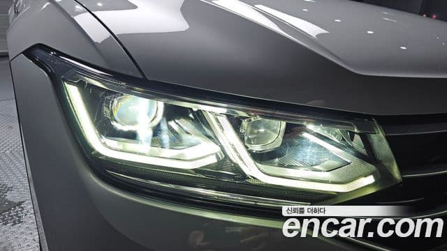 Volkswagen Tiguan 2022 — ფოტო 16/30
