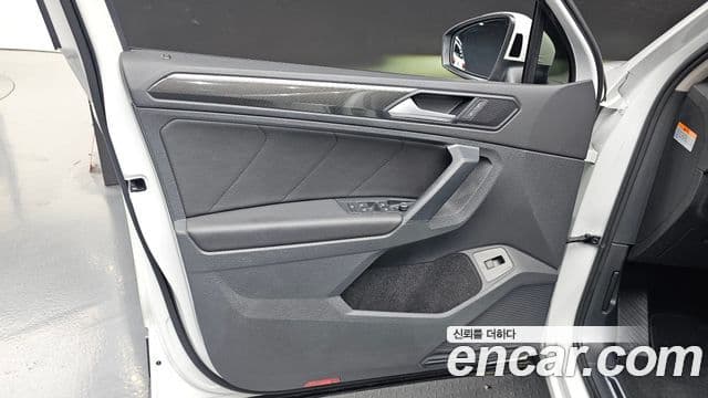 Volkswagen Tiguan 2022 — ფოტო 28/30