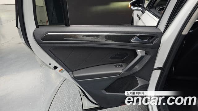 Volkswagen Tiguan 2022 — ფოტო 13/30