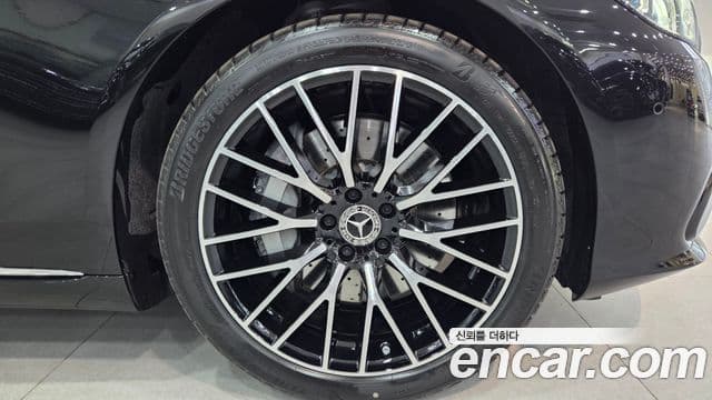 Mercedes-Benz S-Class 2025 — Photo 7/14