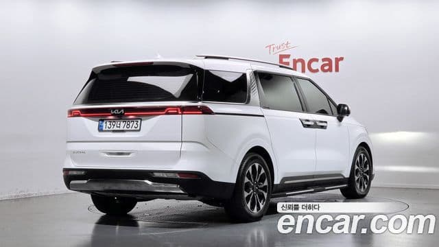 Kia Carnival 2023 — Фото 2/20