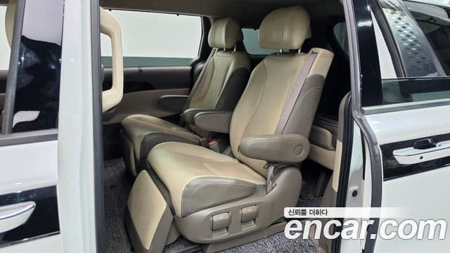 Kia Carnival 2023 — Фото 11/20