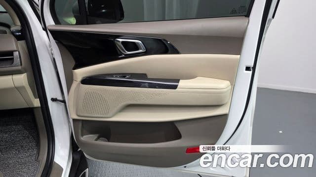 Kia Carnival 2023 — Şəkil 9/30