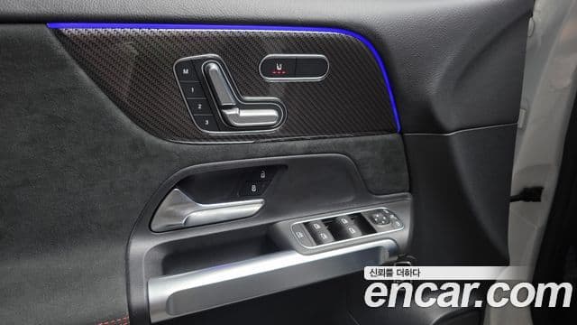 Mercedes-Benz GLB-Class 2023 — Фото 18/20