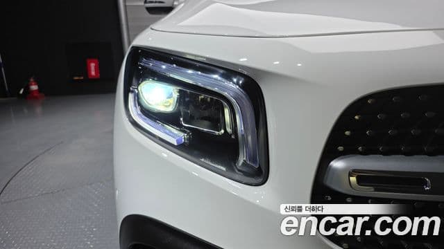 Mercedes-Benz GLB-Class 2023 — Şəkil 24/30