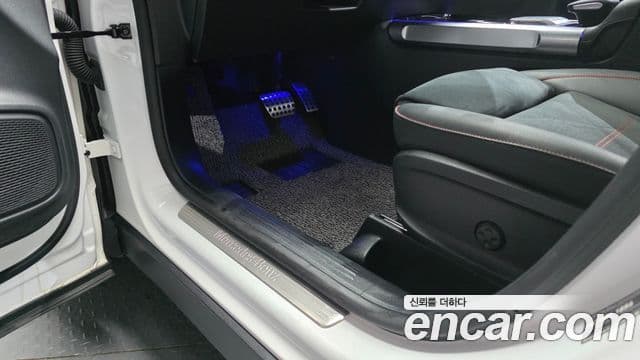 Mercedes-Benz GLB-Class 2023 — Şəkil 16/30