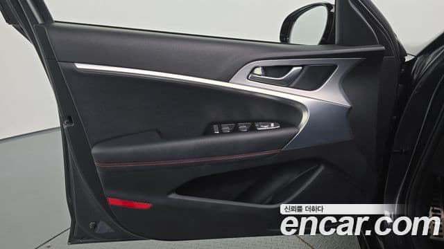Genesis G70 2018 — Photo 17/33