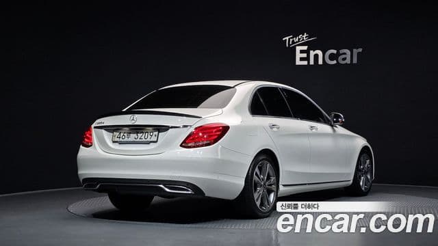 Mercedes-Benz C-Class 2018 — Şəkil 16/34