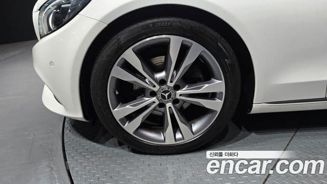 Mercedes-Benz C-Class 2018 — Şəkil 15/34